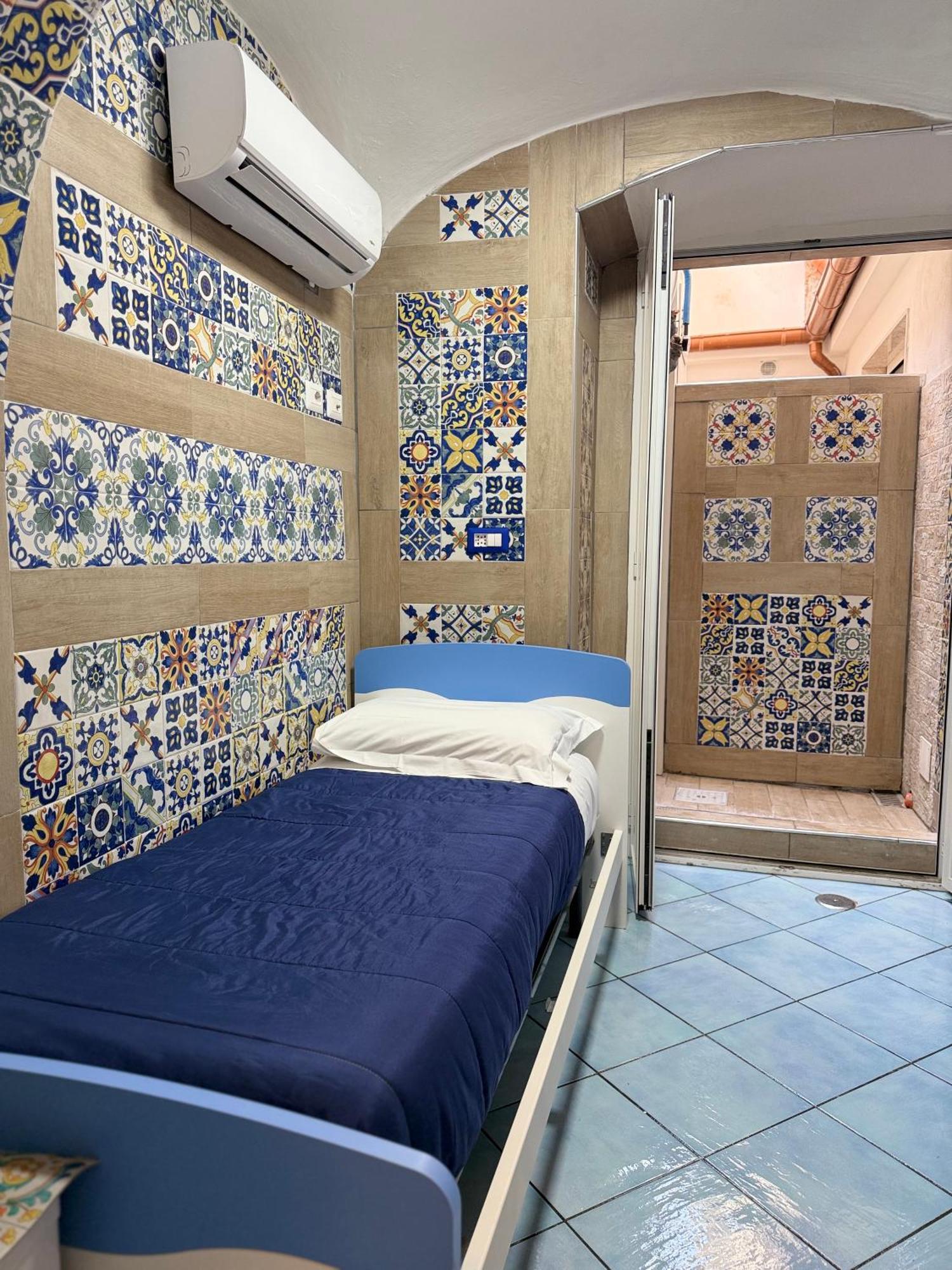 San Nicola Suite & Mini Apartment ซอร์เรนโต ภายนอก รูปภาพ
